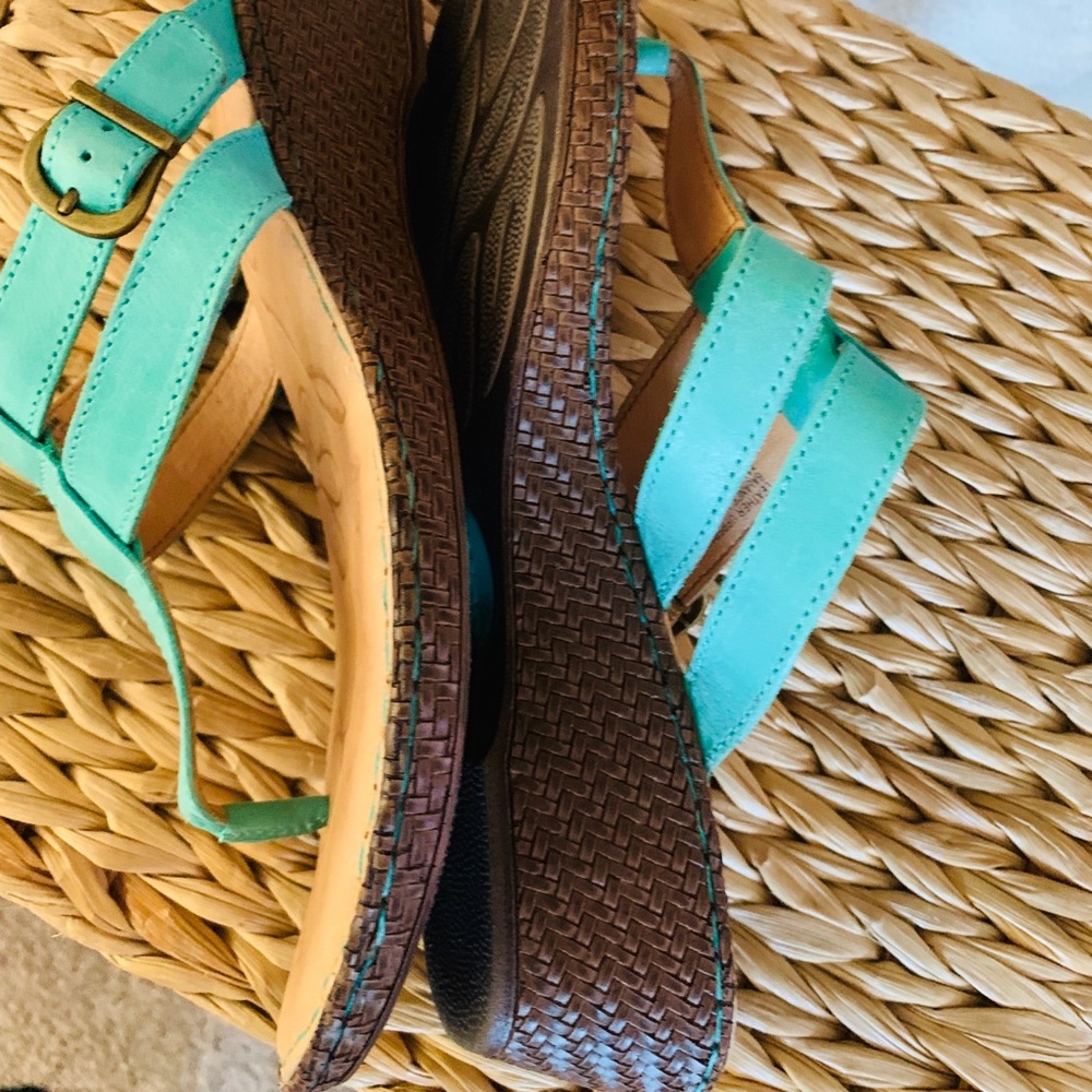 Born sandals
